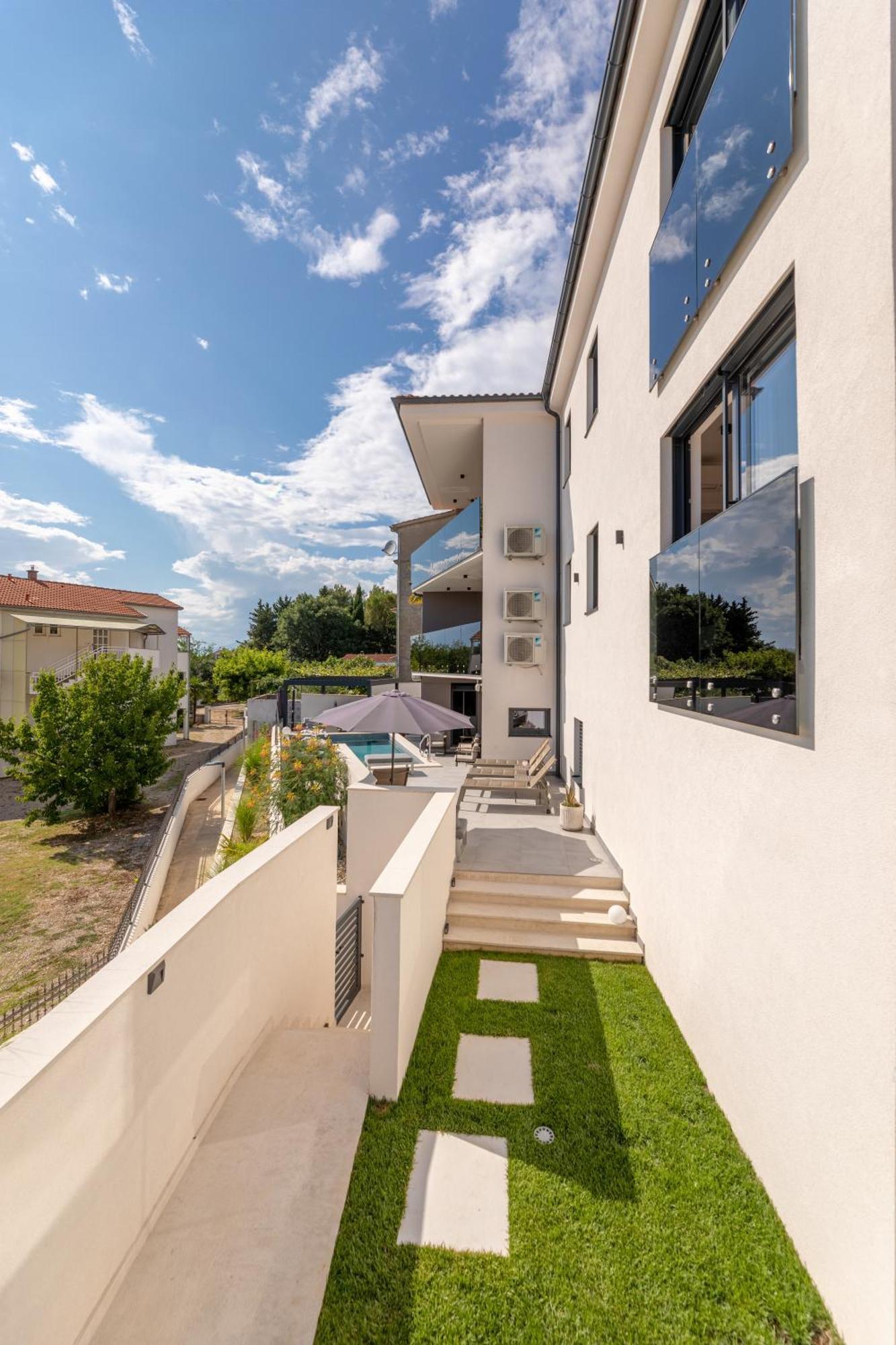 Villa Aurea Apartments Malinska De Luxe Exterior photo